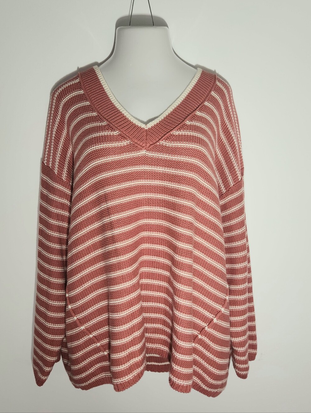 American Eagle Dusty Rose V-neck Knit Sweater Lg